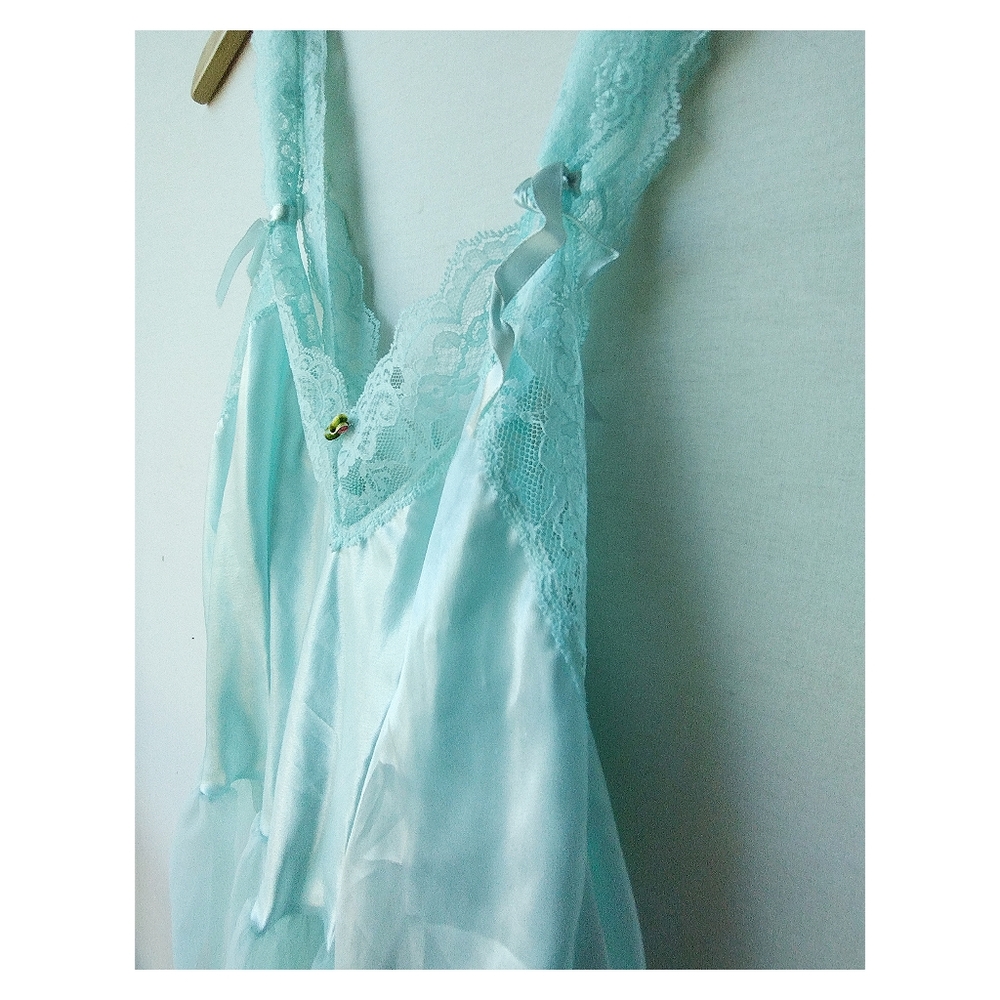 70's Vintage | Pastel Blue Lace Cami with Pleated Peplum Hem | Size Large